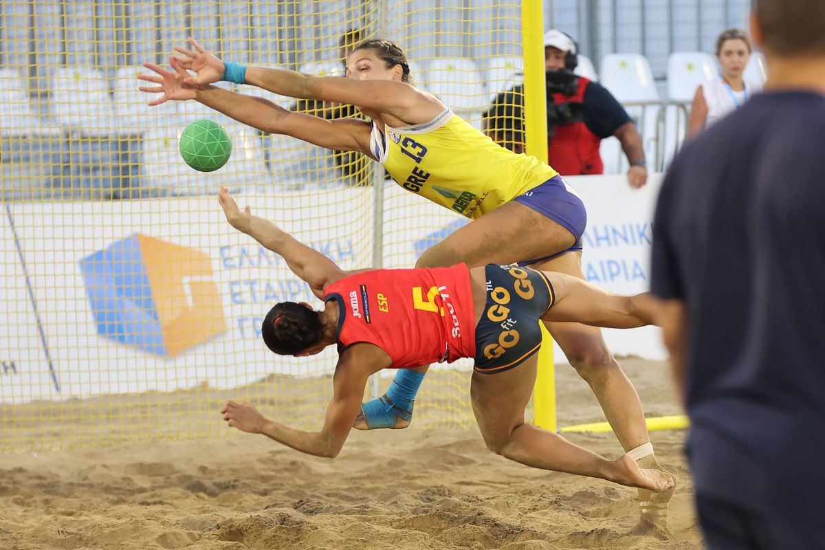 ΑΠΟΣΤΟΛΙΝΑ ΚΑΙ ΜΑΓΔΑ: Η ΣΥΝΩΜΟΣΙΑ ΜΕ ΤΑ ΜΑΤΙΑ!